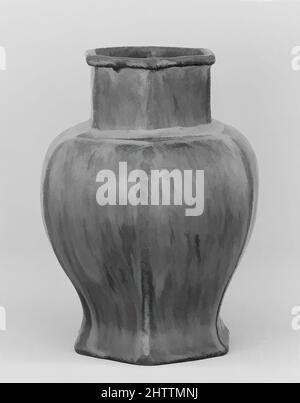 Arte ispirata da Vase, inizio 19th secolo, Giappone, Clay coperto con uno smalto chiottato, H. 7 1/2 poll. (19,1 cm), Ceramica, opere classiche modernizzate da Artotop con un tuffo di modernità. Forme, colore e valore, impatto visivo accattivante sulle emozioni artistiche attraverso la libertà delle opere d'arte in modo contemporaneo. Un messaggio senza tempo che persegue una nuova direzione selvaggiamente creativa. Artisti che si rivolgono al supporto digitale e creano l'NFT Artotop Foto Stock