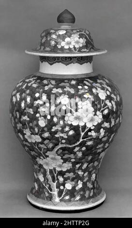 Arte ispirata da vaso coperto, dinastia Qing (1644-1911), periodo Kangxi (1662-1722), Cina, porcellana, H. 16 3/4 poll. (42,5 cm), Ceramica, opere classiche modernizzate da Artotop con un tuffo di modernità. Forme, colore e valore, impatto visivo accattivante sulle emozioni artistiche attraverso la libertà delle opere d'arte in modo contemporaneo. Un messaggio senza tempo che persegue una nuova direzione selvaggiamente creativa. Artisti che si rivolgono al supporto digitale e creano l'NFT Artotop Foto Stock