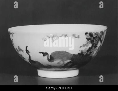 Arte ispirata a Bowl, dinastia Qing (1644–1911), inizio 19th secolo, Cina, porcellana semi-eggshell con smalti di rosa famille, H. 2 1/4 poll. (5,7 cm); Diam. 4 7/8 poll. (12,4 cm), Ceramica, opere classiche modernizzate da Artotop con un tuffo di modernità. Forme, colore e valore, impatto visivo accattivante sulle emozioni artistiche attraverso la libertà delle opere d'arte in modo contemporaneo. Un messaggio senza tempo che persegue una nuova direzione selvaggiamente creativa. Artisti che si rivolgono al supporto digitale e creano l'NFT Artotop Foto Stock