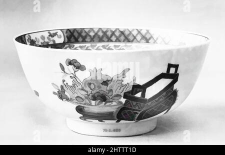 Arte ispirata a Bowl, dinastia Qing (1644-1911), ca. 1730–50, Cina, porcellana dipinta in smalti di rosa di alta fama, H. 2 1/2 poll. (6,4 cm); Diam. 5 5/8 poll. (14,3 cm), Ceramica, opere classiche modernizzate da Artotop con un tuffo di modernità. Forme, colore e valore, impatto visivo accattivante sulle emozioni artistiche attraverso la libertà delle opere d'arte in modo contemporaneo. Un messaggio senza tempo che persegue una nuova direzione selvaggiamente creativa. Artisti che si rivolgono al supporto digitale e creano l'NFT Artotop Foto Stock