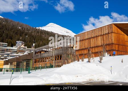 Il Centro Congressi di Davos, Svizzera, sede del Forum economico mondiale (WEF) Foto Stock