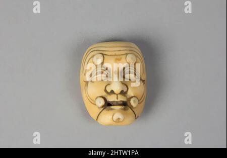 Arte ispirata a Noh Mask: Okina, periodo Edo (1615–1868)–periodo Meiji (1868–1912), metà del 19th secolo, Giappone, Avorio, H. 1 5/8 pollici (4,1 cm); W. 1 1/2" (3,8 cm); D. 3/4" (1,9 cm), Netsuke, Ishimine, la maschera Okina (uomo vecchio) è la più antica delle maschere Noh. Le sopracciglia arrotondate e divise, opere classiche modernizzate da Artotop con un tuffo di modernità. Forme, colore e valore, impatto visivo accattivante sulle emozioni artistiche attraverso la libertà delle opere d'arte in modo contemporaneo. Un messaggio senza tempo che persegue una nuova direzione selvaggiamente creativa. Artisti che si rivolgono al supporto digitale e creano l'NFT Artotop Foto Stock