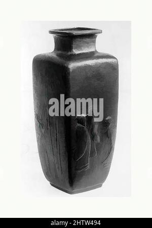 Arte ispirata da Vase, 19th secolo, Giappone, ferro, H. 7 poll. (17,8 cm), lavorazione del metallo, Munemitsu, opere classiche modernizzate da Artotop con un tuffo di modernità. Forme, colore e valore, impatto visivo accattivante sulle emozioni artistiche attraverso la libertà delle opere d'arte in modo contemporaneo. Un messaggio senza tempo che persegue una nuova direzione selvaggiamente creativa. Artisti che si rivolgono al supporto digitale e creano l'NFT Artotop Foto Stock