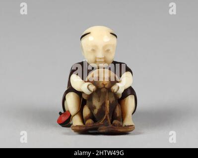 Arte ispirata da Netsuke di ragazzo giocando con un cane, 19th secolo, Giappone, legno e avorio, H. 1 1/4 pollici. (3,2 cm), Netsuke, opere classiche modernizzate da Artotop con un tuffo di modernità. Forme, colore e valore, impatto visivo accattivante sulle emozioni artistiche attraverso la libertà delle opere d'arte in modo contemporaneo. Un messaggio senza tempo che persegue una nuova direzione selvaggiamente creativa. Artisti che si rivolgono al supporto digitale e creano l'NFT Artotop Foto Stock