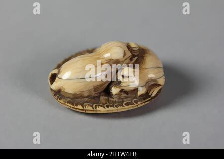 Arte ispirata da Netsuke di due cani, 19th secolo, Giappone, Avorio, H. 1 in. (2,5 cm); W. 1 3/4" (4,4 cm); D. 1 3/4" (4,4 cm), Netsuke, opere classiche modernizzate da Artotop con un tuffo di modernità. Forme, colore e valore, impatto visivo accattivante sulle emozioni artistiche attraverso la libertà delle opere d'arte in modo contemporaneo. Un messaggio senza tempo che persegue una nuova direzione selvaggiamente creativa. Artisti che si rivolgono al supporto digitale e creano l'NFT Artotop Foto Stock