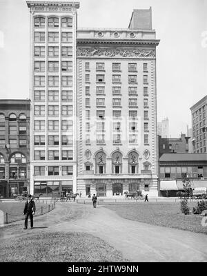 Edificio del tribunale municipale e dell'Illinois Athletic Club con Grant Park in primo piano, South Michigan Avenue, Chicago, Illinois, USA, Detroit Publishing Company, 1908 Foto Stock