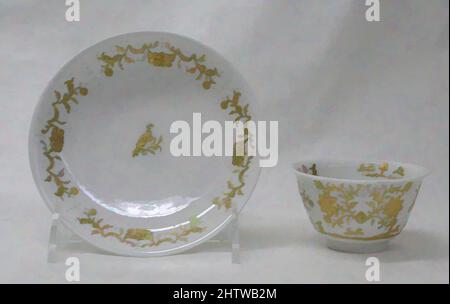 Arte ispirata da Saucer (1 del 6) (parte di un servizio), ca. 1720, tedesco, Meissen, porcellana a pasta dura, diametro: 5" (12,7 cm), Ceramica-porcellana, opere classiche modernizzate da Artotop con un tuffo di modernità. Forme, colore e valore, impatto visivo accattivante sulle emozioni artistiche attraverso la libertà delle opere d'arte in modo contemporaneo. Un messaggio senza tempo che persegue una nuova direzione selvaggiamente creativa. Artisti che si rivolgono al supporto digitale e creano l'NFT Artotop Foto Stock