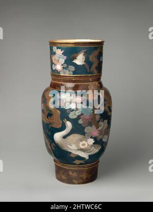 Arte ispirata da Vase con cigno, ca. 1880, francese, Parigi, porcellana, totale (confermato): 25 5/8 x 12 7/8 x 12 7/8" (65,1 x 32,7 x 32,7 cm), Ceramica-porcellana, opere classiche modernizzate da Artotop con un tuffo di modernità. Forme, colore e valore, impatto visivo accattivante sulle emozioni artistiche attraverso la libertà delle opere d'arte in modo contemporaneo. Un messaggio senza tempo che persegue una nuova direzione selvaggiamente creativa. Artisti che si rivolgono al supporto digitale e creano l'NFT Artotop Foto Stock