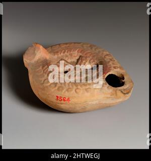 Arte ispirata a lampada, tardo Antique, 5th secolo d.C., romana, Terracotta, Totale: 1 3/8 x 3 poll. (3,5 x 7,6 cm), terracottas, opere classiche modernizzate da Artotop con un tuffo di modernità. Forme, colore e valore, impatto visivo accattivante sulle emozioni artistiche attraverso la libertà delle opere d'arte in modo contemporaneo. Un messaggio senza tempo che persegue una nuova direzione selvaggiamente creativa. Artisti che si rivolgono al supporto digitale e creano l'NFT Artotop Foto Stock