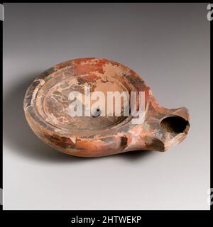 Arte ispirata a Lamp, Roman, Cypriot, Terracotta, tuta: 1 x 3 1/2 poll. (2,5 x 8,9 cm), terracottas, opere classiche modernizzate da Artotop con un tuffo di modernità. Forme, colore e valore, impatto visivo accattivante sulle emozioni artistiche attraverso la libertà delle opere d'arte in modo contemporaneo. Un messaggio senza tempo che persegue una nuova direzione selvaggiamente creativa. Artisti che si rivolgono al supporto digitale e creano l'NFT Artotop Foto Stock