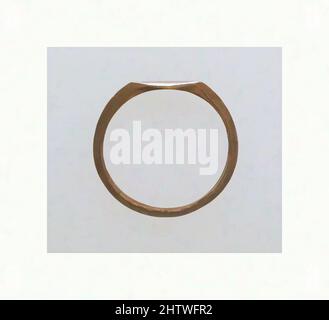 Art Inspired by Ring, Gold, diametro: 3/4 x 1/4" (1,9 x 0,6 cm), Oro e Argento, opere classiche modernizzate da Artotop con un tocco di modernità. Forme, colore e valore, impatto visivo accattivante sulle emozioni artistiche attraverso la libertà delle opere d'arte in modo contemporaneo. Un messaggio senza tempo che persegue una nuova direzione selvaggiamente creativa. Artisti che si rivolgono al supporto digitale e creano l'NFT Artotop Foto Stock