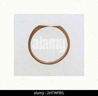 Art Inspired by Ring, Gold, diametro: 3/4 x 1/4" (1,9 x 0,6 cm), Oro e Argento, opere classiche modernizzate da Artotop con un tocco di modernità. Forme, colore e valore, impatto visivo accattivante sulle emozioni artistiche attraverso la libertà delle opere d'arte in modo contemporaneo. Un messaggio senza tempo che persegue una nuova direzione selvaggiamente creativa. Artisti che si rivolgono al supporto digitale e creano l'NFT Artotop Foto Stock