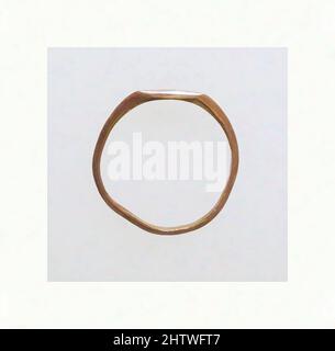 Art Inspired by Ring, Gold, diametro: 3/4 x 1/4" (1,9 x 0,7 cm), Oro e Argento, opere classiche modernizzate da Artotop con un tocco di modernità. Forme, colore e valore, impatto visivo accattivante sulle emozioni artistiche attraverso la libertà delle opere d'arte in modo contemporaneo. Un messaggio senza tempo che persegue una nuova direzione selvaggiamente creativa. Artisti che si rivolgono al supporto digitale e creano l'NFT Artotop Foto Stock