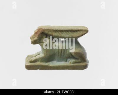 Arte ispirata da Faience amulet in forma di lepre, tardo dinastico-ellenistico, 664–30 a.C., egiziano, Clay, Smaltato, H.: 1 poll. (2,5 cm), Oro e Argento, Amulets che rappresentano gli animali sono stati attribuiti ad una divinità: Un falco per Ra, il Dio Sole, un leone per Sakhmi, la dea Guerra, un ariete per, opere classiche modernizzate da Artotop con un tuffo di modernità. Forme, colore e valore, impatto visivo accattivante sulle emozioni artistiche attraverso la libertà delle opere d'arte in modo contemporaneo. Un messaggio senza tempo che persegue una nuova direzione selvaggiamente creativa. Artisti che si rivolgono al supporto digitale e creano l'NFT Artotop Foto Stock