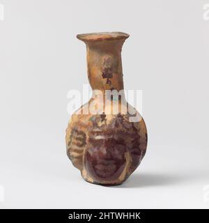 Arte ispirata da bottiglia a doppia testa di vetro, Mid Imperial, 2nd secolo d.C., romana, siriana, Vetro; soffiato a stampo, H.: 2 11/16 poll. (6,8 cm), vetro, viola trasparente. Bordo disuniforme piegato, rotondo, e in; bocca svasata; collo cilindrico, Inclinato da un lato e con profonde opere classiche modernizzate da Artotop con un tocco di modernità. Forme, colore e valore, impatto visivo accattivante sulle emozioni artistiche attraverso la libertà delle opere d'arte in modo contemporaneo. Un messaggio senza tempo che persegue una nuova direzione selvaggiamente creativa. Artisti che si rivolgono al supporto digitale e creano l'NFT Artotop Foto Stock