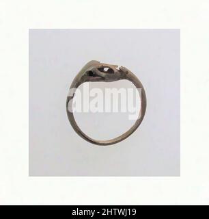 Art Inspired by Ring, Silver, electrum, diametro: 13/16 x 1/4 poll. (2,1 x 0,6 cm), Oro e Argento, opere classiche modernizzate da Artotop con un tocco di modernità. Forme, colore e valore, impatto visivo accattivante sulle emozioni artistiche attraverso la libertà delle opere d'arte in modo contemporaneo. Un messaggio senza tempo che persegue una nuova direzione selvaggiamente creativa. Artisti che si rivolgono al supporto digitale e creano l'NFT Artotop Foto Stock