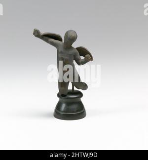 Arte ispirata da statuette di Eros, Greco, Bronzo, Altro: 1 3/4 x 1 5/8 x 5/8 pollici (4,4 x 4,1 x 1,6 cm), Bronzi, opere classiche modernizzate da Artotop con un tuffo di modernità. Forme, colore e valore, impatto visivo accattivante sulle emozioni artistiche attraverso la libertà delle opere d'arte in modo contemporaneo. Un messaggio senza tempo che persegue una nuova direzione selvaggiamente creativa. Artisti che si rivolgono al supporto digitale e creano l'NFT Artotop Foto Stock