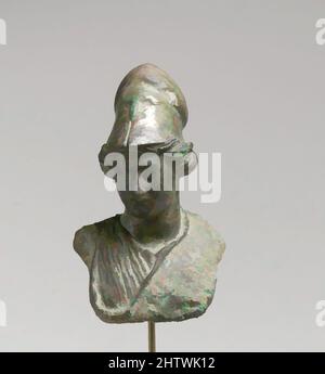 Arte ispirata al busto di bronzo di Minerva, Imperiale, 1st–2nd secolo d.C., Romano, Bronzo, Totale: 3 1/16 x 1 13/16 x 1 5/8 poll. (7,8 x 4,6 x 4,1 cm), Bronzi, modellati sulla dea greca Atena, la Minerva Romana aveva molti degli stessi doveri e attributi, come dimostrato qui dalle sue opere classiche greche modernizzate da Artotop con un tuffo di modernità. Forme, colore e valore, impatto visivo accattivante sulle emozioni artistiche attraverso la libertà delle opere d'arte in modo contemporaneo. Un messaggio senza tempo che persegue una nuova direzione selvaggiamente creativa. Artisti che si rivolgono al supporto digitale e creano l'NFT Artotop Foto Stock