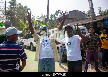 Kolkata, India. 02nd Mar 2022. La tempesta verde impera nei sondaggi municipali di Rajpur Sonarpur, 33 su 35 rioni occupate da Trinamool. (Foto di Sudip Chanda/Pacific Press) Credit: Pacific Press Media Production Corp./Alamy Live News Foto Stock