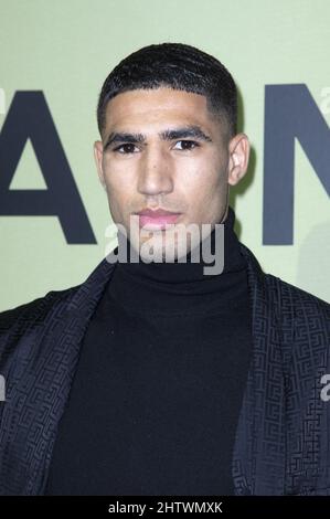 Achraf Hakimi e Hiba Abouk partecipano alla mostra Balmain Womenswear Autunno/Inverno 2022/2023 come parte della settimana della moda di Parigi al Carreaux du Temple di Parigi, Francia, il 02 marzo 2022. Foto di Aurore Marechal/ABACAPRESS.COM Foto Stock