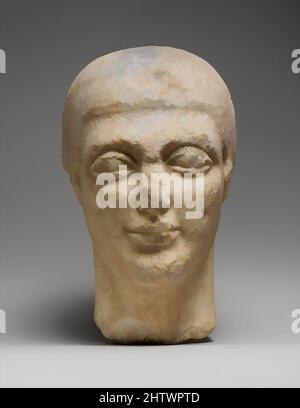 Arte ispirata da Marble testa di un giovane, arcaico tardo o classico precoce, ca. 490 a.C., greco, marmo, H. 9 3/4" (24,8 cm); diametro 5 1/4" (13,3 cm), scultura in pietra, le forme semplificate, la mascella piena e le palpebre spesse segnano questo come un lavoro di transizione tra il tardo arcaico e, opere classiche modernizzate da Artotop con un tuffo di modernità. Forme, colore e valore, impatto visivo accattivante sulle emozioni artistiche attraverso la libertà delle opere d'arte in modo contemporaneo. Un messaggio senza tempo che persegue una nuova direzione selvaggiamente creativa. Artisti che si rivolgono al supporto digitale e creano l'NFT Artotop Foto Stock