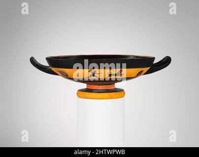 Arte ispirata a Terracotta kylix (tazza da bere), Archaic, ca. 535–500 a.C., greco, attico, terracotta; figura nera, H. 2 11/16 poll. (6,8 cm.), vasi, questa tazza condivide alcune delle caratteristiche sia delle coppe della fascia che delle coppe dell'occhio ma rappresenta anche le caratteristiche individuali, creando un insolito, classico opere modernizzate da Artotop con un tuffo di modernità. Forme, colore e valore, impatto visivo accattivante sulle emozioni artistiche attraverso la libertà delle opere d'arte in modo contemporaneo. Un messaggio senza tempo che persegue una nuova direzione selvaggiamente creativa. Artisti che si rivolgono al supporto digitale e creano l'NFT Artotop Foto Stock