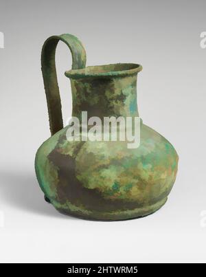 Arte ispirata alla caraffa di bronzo, ellenistica o imperiale, 3rd sec. a.C. o successiva, lidiana, Bronzo, H.: 7 13/16" (19,8 cm), Bronzi, brocca in bronzo con ventre arrotondato e manico piatto, opere classiche modernizzate da Artotop con un tocco di modernità. Forme, colore e valore, impatto visivo accattivante sulle emozioni artistiche attraverso la libertà delle opere d'arte in modo contemporaneo. Un messaggio senza tempo che persegue una nuova direzione selvaggiamente creativa. Artisti che si rivolgono al supporto digitale e creano l'NFT Artotop Foto Stock