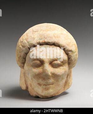 Arte ispirata da marmo testa di un kouros (giovane), Archaic, ca. 525–475 a.C., greco, marmo, H. 5 13/16" (14,7 cm), scultura di pietra, a causa della superficie usurata, è difficile identificare la figura come maschio o femmina. Tuttavia, l'acconciatura in cui i capelli sulla nuca è, Classic opere modernizzate da Artotop con un tuffo di modernità. Forme, colore e valore, impatto visivo accattivante sulle emozioni artistiche attraverso la libertà delle opere d'arte in modo contemporaneo. Un messaggio senza tempo che persegue una nuova direzione selvaggiamente creativa. Artisti che si rivolgono al supporto digitale e creano l'NFT Artotop Foto Stock