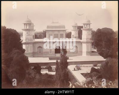 Arte ispirata dalla Tomba di Itmad-Ud-Daulah, Agra, 1860s–70s, stampa in argento albume da vetro negativo, 20,8 x 27,6 cm (8 3/16 x 10 7/8 in.), fotografie, Unknown, opere classiche modernizzate da Artotop con un tuffo di modernità. Forme, colore e valore, impatto visivo accattivante sulle emozioni artistiche attraverso la libertà delle opere d'arte in modo contemporaneo. Un messaggio senza tempo che persegue una nuova direzione selvaggiamente creativa. Artisti che si rivolgono al supporto digitale e creano l'NFT Artotop Foto Stock