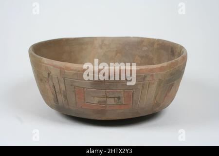 Arte ispirata a ciotola incisa con motivo volpe, 7th–5th secolo a.C., Perù, Paracas, Ceramica, Pigmento, totale: 2 1/2 poll. (6,35 cm), Ceramics-Containers, opere classiche modernizzate da Artotop con un tuffo di modernità. Forme, colore e valore, impatto visivo accattivante sulle emozioni artistiche attraverso la libertà delle opere d'arte in modo contemporaneo. Un messaggio senza tempo che persegue una nuova direzione selvaggiamente creativa. Artisti che si rivolgono al supporto digitale e creano l'NFT Artotop Foto Stock