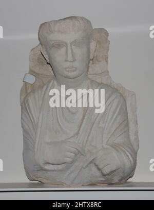 Arte ispirata al rilievo funerario, ca. 150–200, Siria, probabilmente di Palmyra, calcare, 19 1/4 x 13 7/8 x 8 15/16 pollici (48,9 x 35,3 x 22,7 cm), pietra-Sculpture-inscritto, Iscrizione: (A destra) 1 Alas! 2 «Oga, 3-4 figlio di Zabda'ateh, (a sinistra, scritto verticalmente) 1 (figlio di) Wahba. 2, opere classiche modernizzate da Artotop con un tuffo di modernità. Forme, colore e valore, impatto visivo accattivante sulle emozioni artistiche attraverso la libertà delle opere d'arte in modo contemporaneo. Un messaggio senza tempo che persegue una nuova direzione selvaggiamente creativa. Artisti che si rivolgono al supporto digitale e creano l'NFT Artotop Foto Stock