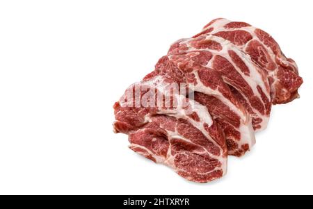 Affettato carne di maiale cruda. Immagine per macelleria, macelleria, bistecche di maiale tritate pronte per la grigliatura. Preparare carne cruda. Poche bistecche di maiale Foto Stock