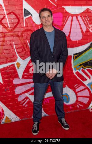 NEW YORK, NEW YORK - MARZO 02: James Sanna, presidente/CEO di Running Subway, partecipa alla grande cerimonia di apertura ufficiale di RiseNY come l'attrazione più recente di New York, combinando un'escursione che porta i visitatori in un'avventura aerea mozzafiato sulla Grande Mela con coinvolgenti gallerie espositive che raccontano la storia della città il 02 marzo 2022 a New York City. Credit: Ron Adar/Alamy Live News Foto Stock