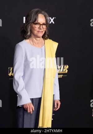 Los Angeles, Stati Uniti. 02nd Mar 2022. Sally Field partecipa alla prima del "Winning Time: The Rise of the Lakers Dynasty" di HBO al Theatre at Ace Hotel il 02 marzo 2022 a Los Angeles, California. Foto: Shea Flynn/imageSPACE/Sipa USA Credit: Sipa USA/Alamy Live News Foto Stock