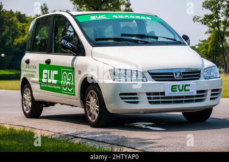 La Fiat Multipla ha basato Zotye M300 EV, un primo EV cinese, fotografato alla zona EV di Anting, Shanghai, Cina. Foto Stock