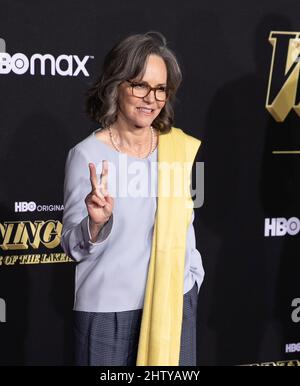 Los Angeles, Stati Uniti. 02nd Mar 2022. Sally Field partecipa alla prima del "Winning Time: The Rise of the Lakers Dynasty" di HBO al Theatre at Ace Hotel il 02 marzo 2022 a Los Angeles, California. Foto: Shea Flynn/imageSPACE/Sipa USA Credit: Sipa USA/Alamy Live News Foto Stock