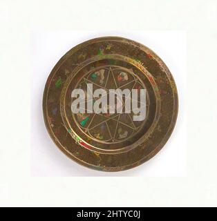 Arte ispirata da piatto, 18th secolo, attribuita all'Iran, Ottone; incisa e trafitto, H. 1 poll. (2,5 cm), Metal, opere classiche modernizzate da Artotop con un tuffo di modernità. Forme, colore e valore, impatto visivo accattivante sulle emozioni artistiche attraverso la libertà delle opere d'arte in modo contemporaneo. Un messaggio senza tempo che persegue una nuova direzione selvaggiamente creativa. Artisti che si rivolgono al supporto digitale e creano l'NFT Artotop Foto Stock