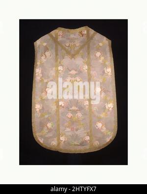 Arte ispirata da Chasuble, fine 17th o inizio 18th secolo, italiano o francese, seta; metallo; lino; Cotone, dal collo centrale all'orlo: 39 1/4 x 27 3/4 poll. (99,6 x 70,5 cm), Textiles-Ecclesiastica, opere classiche modernizzate da Artotop con un tuffo di modernità. Forme, colore e valore, impatto visivo accattivante sulle emozioni artistiche attraverso la libertà delle opere d'arte in modo contemporaneo. Un messaggio senza tempo che persegue una nuova direzione selvaggiamente creativa. Artisti che si rivolgono al supporto digitale e creano l'NFT Artotop Foto Stock