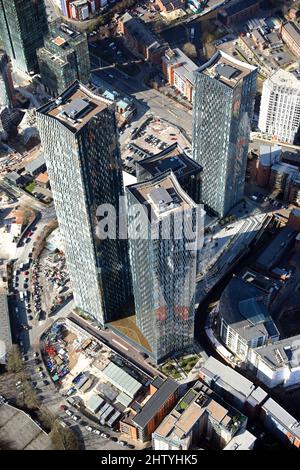 Vista aerea degli edifici di appartamenti di Deansgate Square nel centro di Manchester Foto Stock
