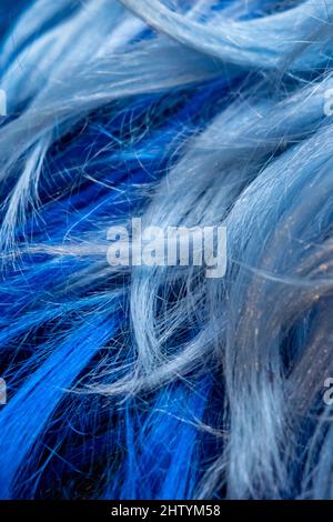 primo piano capelli blu artificiali, costume da carnevale Foto Stock