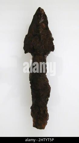 Arte ispirata a Javelin Head, 500–600, made in Niederbreisig, Germania, Frankish, Ferro, totale: 3 5/8 x 15/16 x 9/16 poll. (9,2 x 2,4 x 1,5 cm), ferro metallizzato, opere classiche modernizzate da Artotop con un tocco di modernità. Forme, colore e valore, impatto visivo accattivante sulle emozioni artistiche attraverso la libertà delle opere d'arte in modo contemporaneo. Un messaggio senza tempo che persegue una nuova direzione selvaggiamente creativa. Artisti che si rivolgono al supporto digitale e creano l'NFT Artotop Foto Stock