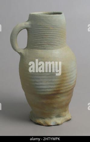 Arte ispirata alla caraffa, fine 1300s o inizio 1400s, fatta a Siegburg, bassa Renania, Germania, tedesco, Gres parzialmente satinato di sale, totale: 9 1/8 x 5 1/2 x 4 3/4 poll. (23,1 x 13,9 x 12,1 cm), Ceramica-ceramica, gres, una specialità di ceramiche tedesche medievali, è un duro, non poroso, opere classiche modernizzate da Artotop con un tuffo di modernità. Forme, colore e valore, impatto visivo accattivante sulle emozioni artistiche attraverso la libertà delle opere d'arte in modo contemporaneo. Un messaggio senza tempo che persegue una nuova direzione selvaggiamente creativa. Artisti che si rivolgono al supporto digitale e creano l'NFT Artotop Foto Stock