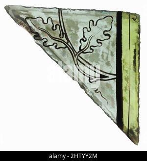 Art Inspired by Glass Fragment, CA0, British, vetro incolore, totale: 1 1/2 x 5 3/8 pollici (3,8 x 13,7cm), vetrate, opere classiche modernizzate da Artotop con un tuffo di modernità. Forme, colore e valore, impatto visivo accattivante sulle emozioni artistiche attraverso la libertà delle opere d'arte in modo contemporaneo. Un messaggio senza tempo che persegue una nuova direzione selvaggiamente creativa. Artisti che si rivolgono al supporto digitale e creano l'NFT Artotop Foto Stock