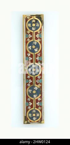 Arte ispirata dalla lapide di un Santuario Reliquario, ca. 1186, fabbricato a Colonia, Germania, smalto Champlevé e cloisonné, lega di rame, dorato, totale: 6 3/16 x 1 1/8 x 1/8 pollici (15,7 x 2,9 x 0,3 cm), Enamels-Champlevé, tra gli oggetti più splendidi delle grandi chiese di Colonia, opere classiche modernizzate da Artotop con un tuffo di modernità. Forme, colore e valore, impatto visivo accattivante sulle emozioni artistiche attraverso la libertà delle opere d'arte in modo contemporaneo. Un messaggio senza tempo che persegue una nuova direzione selvaggiamente creativa. Artisti che si rivolgono al supporto digitale e creano l'NFT Artotop Foto Stock