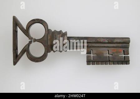 Art Inspired by Key, 15th Century, German, Iron, tuta: 4 3/4 x 1 15/16 x 7/8 poll. (12 x 5 x 2,2 cm), ferro metallurgico, la decorazione di serrature e chiavi gotiche in ferro era spesso elaborata e del più alto standard di lavorazione. I motivi sono stati spesso tratti dall'architettura gotica, opere classiche modernizzate da Artotop con un tuffo di modernità. Forme, colore e valore, impatto visivo accattivante sulle emozioni artistiche attraverso la libertà delle opere d'arte in modo contemporaneo. Un messaggio senza tempo che persegue una nuova direzione selvaggiamente creativa. Artisti che si rivolgono al supporto digitale e creano l'NFT Artotop Foto Stock