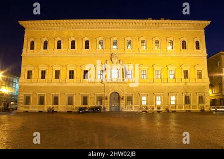 Palazzo Farnese, Ambasciata francese, Piazza Farnese, Roma, Italia Foto Stock