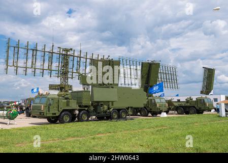 ZHUKOVSKY, RUSSIA - 20 LUGLIO 2017: Complesso radar russo per la difesa aerea moderna sul salone internazionale MAKS-2017 Foto Stock