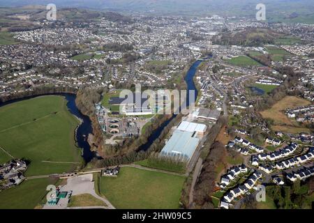 Vista aerea di Kendal, Cumbria con Clarks Warehouse (grande stabilimento in primo piano) Foto Stock