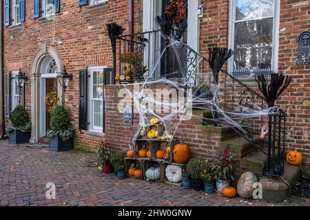 Halloween decorazioni, Città Vecchia, Alessandria, Virginia, Stati Uniti. Foto Stock