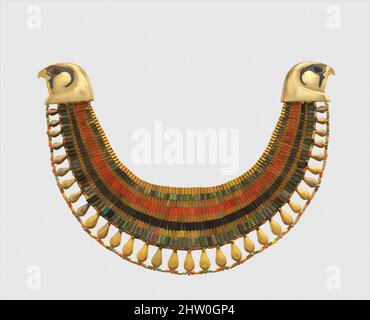 Arte ispirata dal colletto di Senebtisi, Medio Regno, Dinastia 12, fine-inizio 13, ca. 1850–1775 a.C., dall'Egitto, regione di Membhite, Lisht Nord, Tomba di Senwosret (758), Pit 763, sepoltura di Senebtisi, 1906–07, Faience, oro, carnelia, turchese., diam esterno. 25 cm (9 13/16 pollici), opere classiche modernizzate da Artotop con un tuffo di modernità. Forme, colore e valore, impatto visivo accattivante sulle emozioni artistiche attraverso la libertà delle opere d'arte in modo contemporaneo. Un messaggio senza tempo che persegue una nuova direzione selvaggiamente creativa. Artisti che si rivolgono al supporto digitale e creano l'NFT Artotop Foto Stock